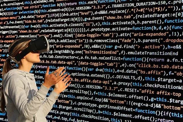Mujer utilizando gafas virtuales