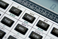 Botones de una calculadora científica.