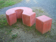 Una interrogación en un jardín.