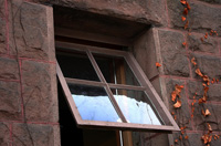 Una ventana nordica que se abre de abajo hacia arriba