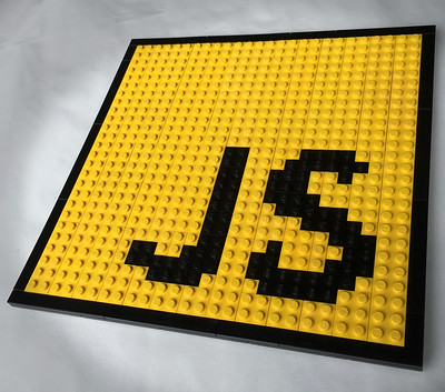Logo de JS hecho con LEGO.
