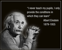 Se muestra el mensaje de Albert Einstein “I never teach my pupils, I only provide the conditions in which they can learn”.