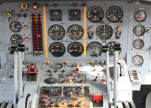 Imagen que muestra el panel de control de una aeronave.