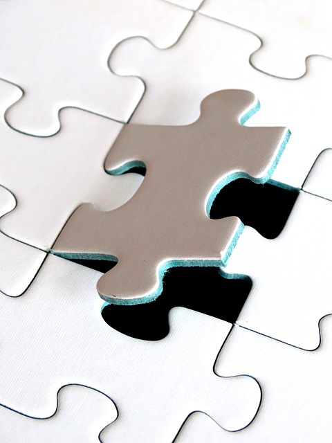 Imagen que muestra una pieza de puzzle encajando.