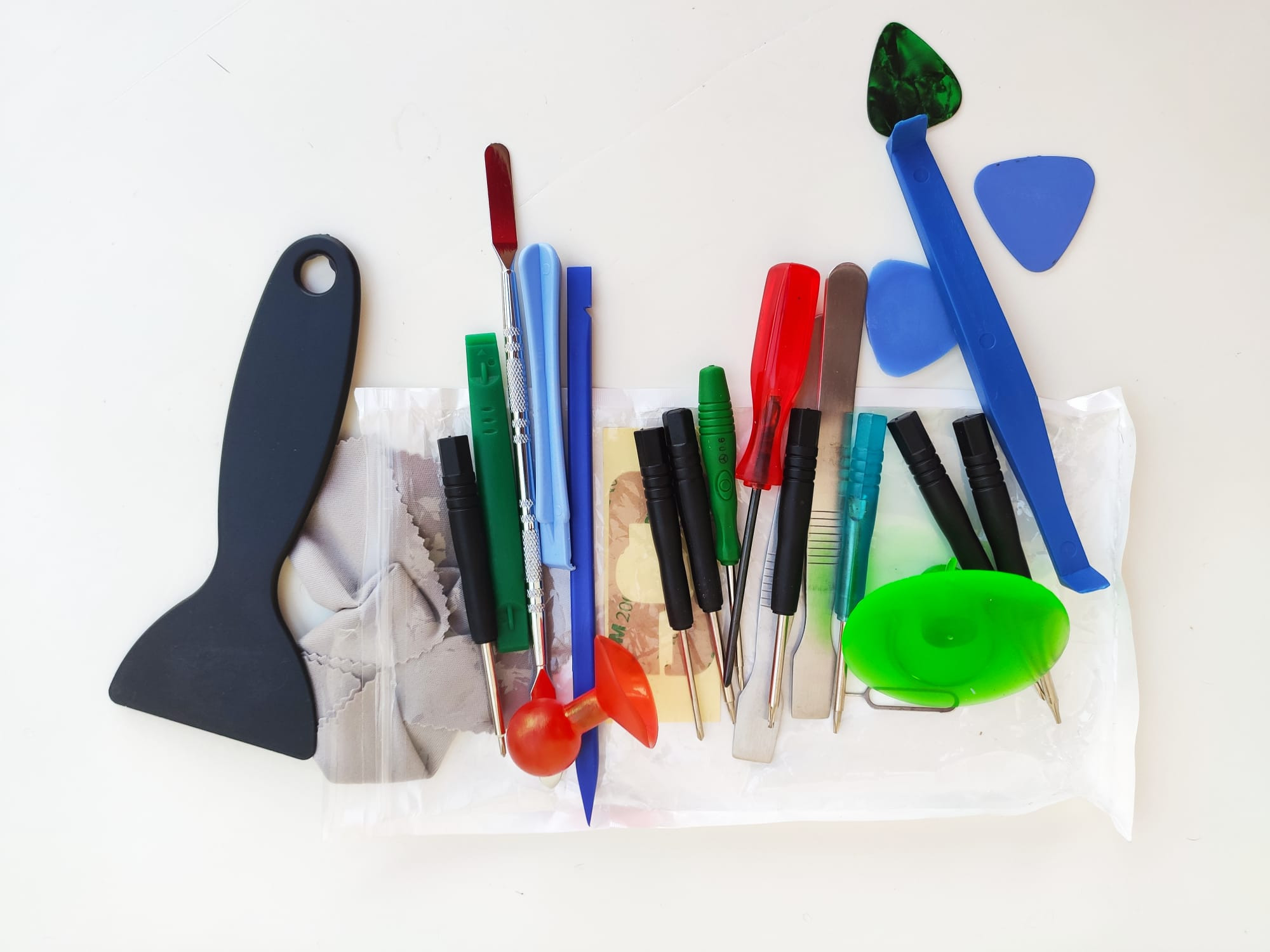 Ilustración de kit de herramientas para trabajar con dispositivos móviles.