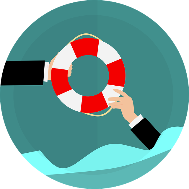 Persona ofreciendo un salvavidas