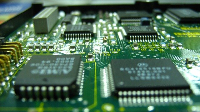 Foto de una placa con microchips