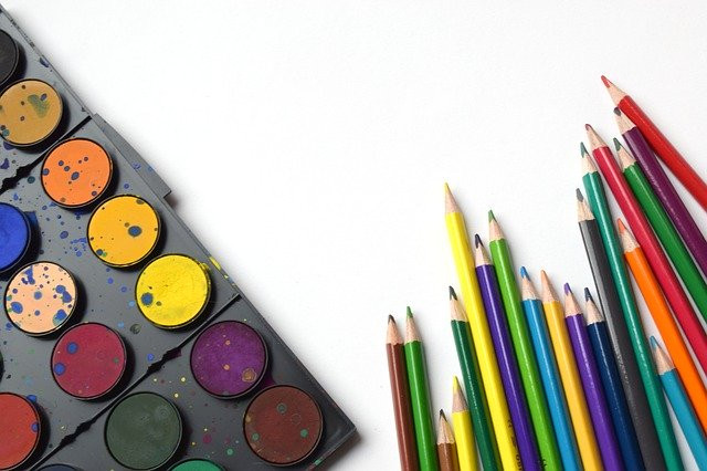 Ilustración que muestra unas témperas y lápices de colores