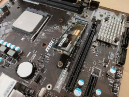 SSD insertado en la ranura