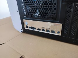 Placa del panel trasero instalada