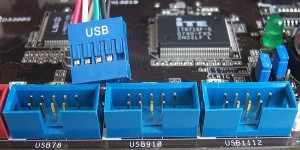 Muestra un cable con conexión usb preparado