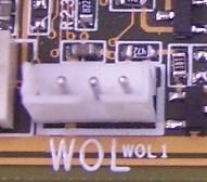 Conector de tipo WOL, que sirve para iniciar el ordenador a través de una señal enviada por la red