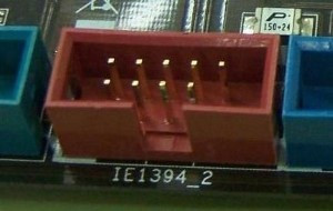 onector de tipo firewire interno situado en la placa base.