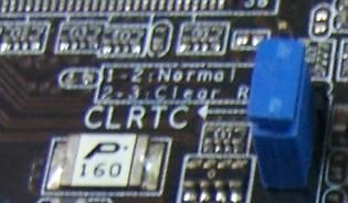 Vista del jumper Clear Cmos o CLRTC sobre la placa base.