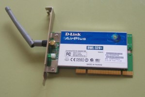 Tarjeta de red inalambrica con conexión pci con su  antena incorporada.