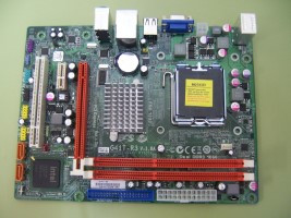 Vista desde arriba que permite ver todos los componentes integrados en la placa base que se muestra.