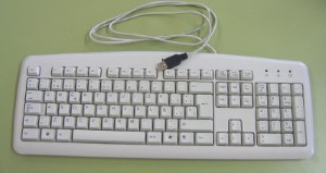 Teclado de ordenador con cable de conexión PS2