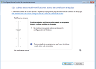 Muestra la ventana con 4 opciones de configuración del Control de Cuentas de Usuario. Se encuentra marcada la segunda opción “Predeterminado: notificarme sólo cuando un programa intente realizar cambios en el equipo