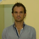 Técnico Superior en Desarrollo de Aplicaciones Informáticas, hace 4 años terminó el ciclo y necesita actualizarse, su trabajo principal consiste en desarrollar aplicaciones web e instalar servicios de Internet.